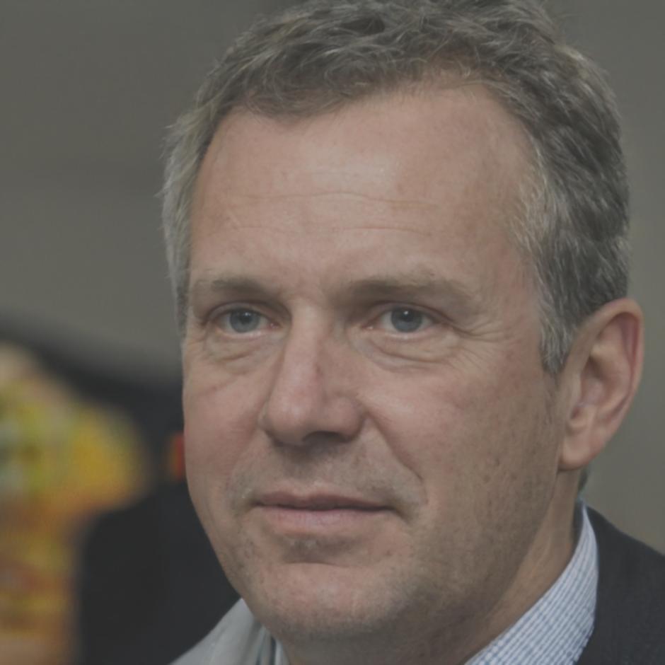 Portrait von Finanzberater Henrik Zimmermann